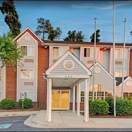 Travelers Inn And Suites Raleigh Eksteriør billede